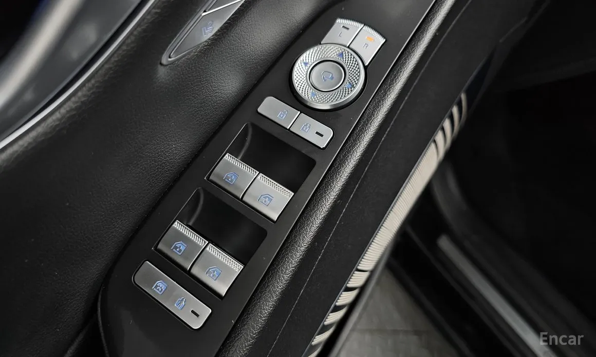 Photo 33 - Genesis G80