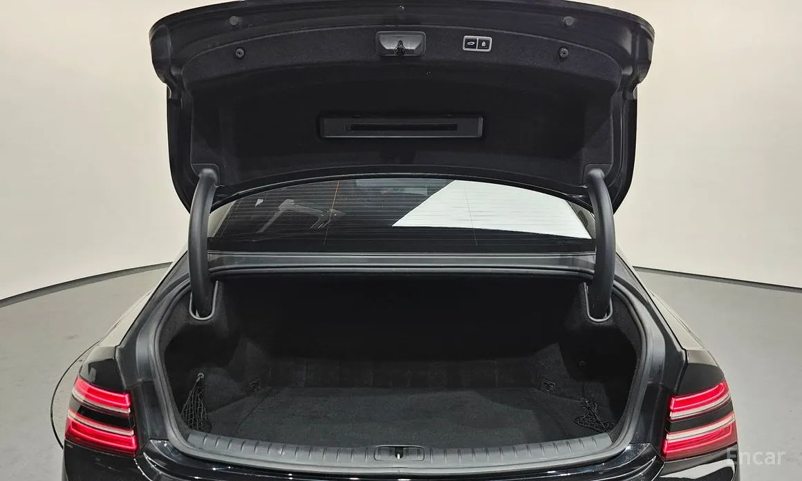 Photo 41 - Genesis G80