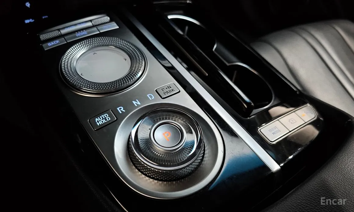 Photo 9 - Genesis G80