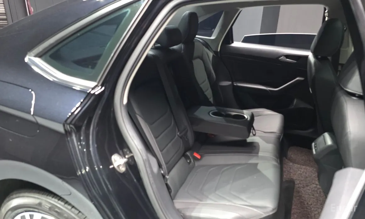 Photo 11 - Volkswagen Jetta