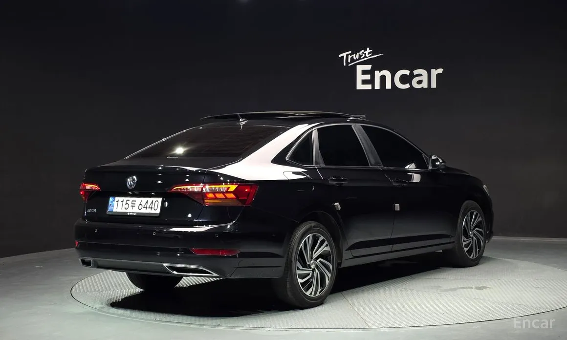 Photo 2 - Volkswagen Jetta