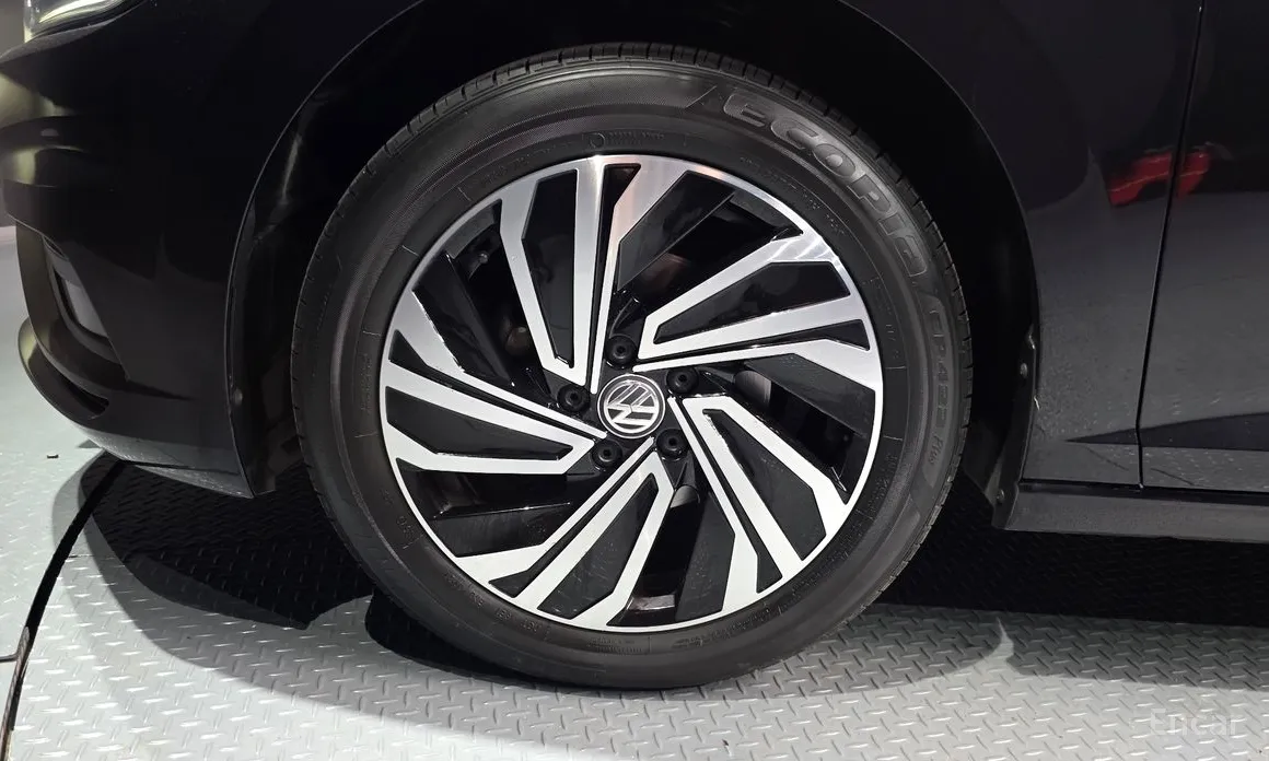 Photo 5 - Volkswagen Jetta