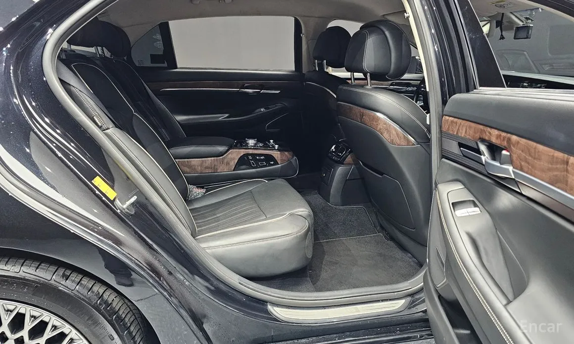 Фото 11 - Genesis G90