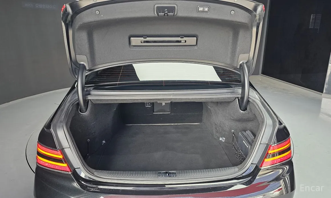 Фото 17 - Genesis G90