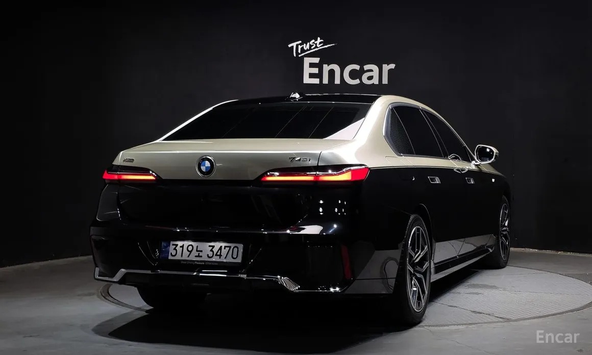 BMW 7 Series 2022 740i xDrive M Sport