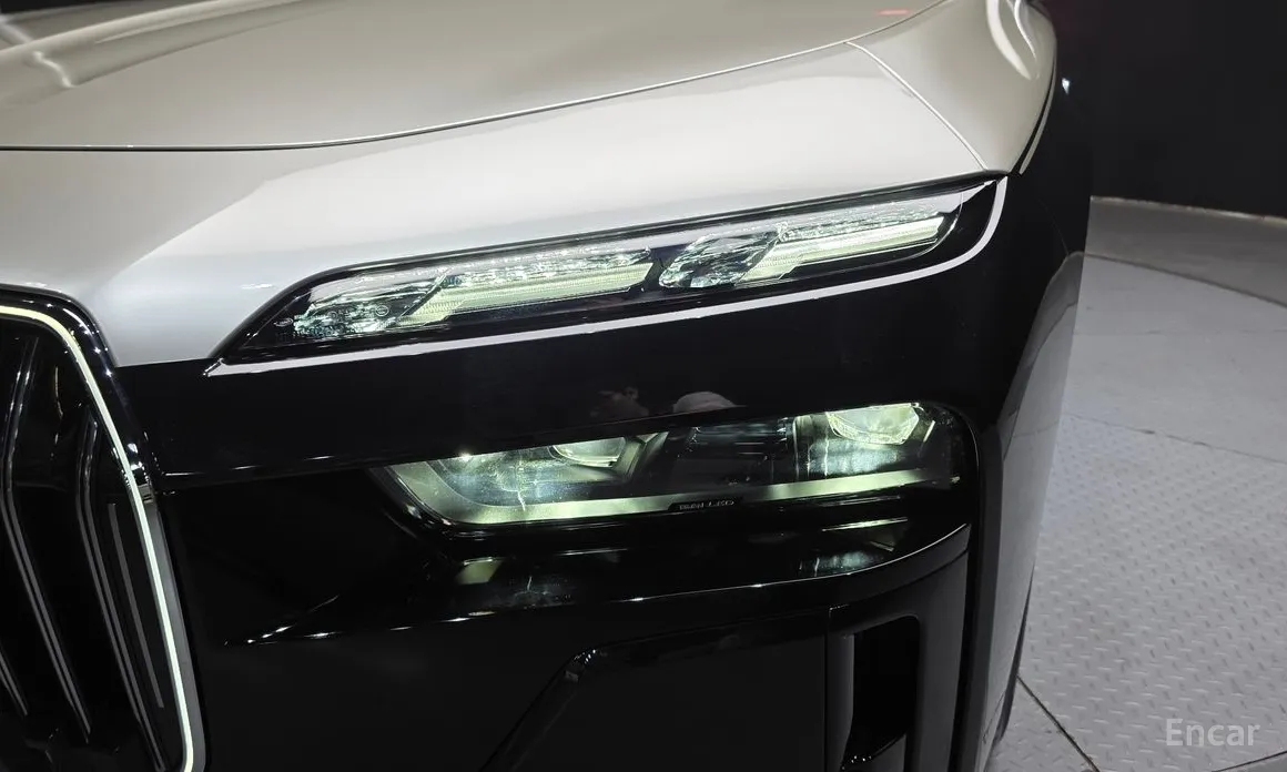 BMW 7 Series 2022 740i xDrive M Sport
