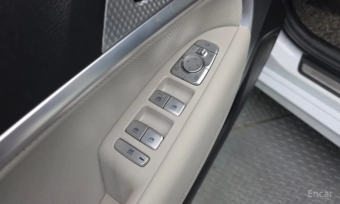 Photo 11 - Genesis G70