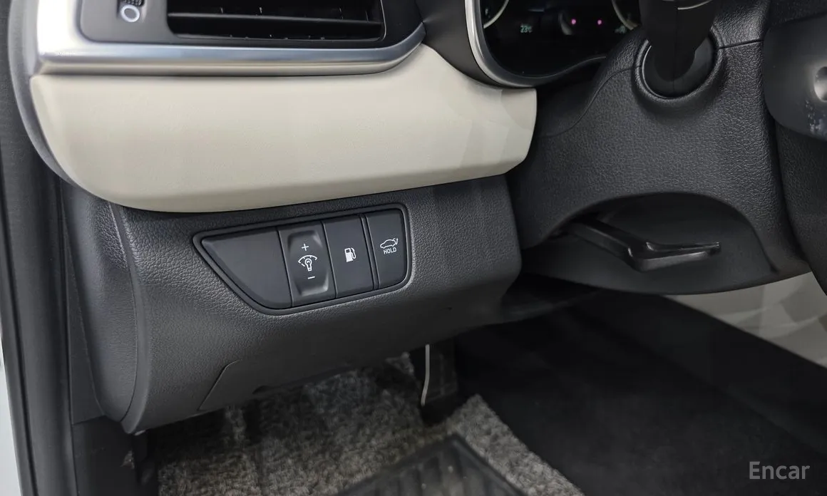 Photo 12 - Genesis G70