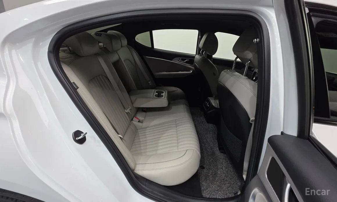 Photo 18 - Genesis G70