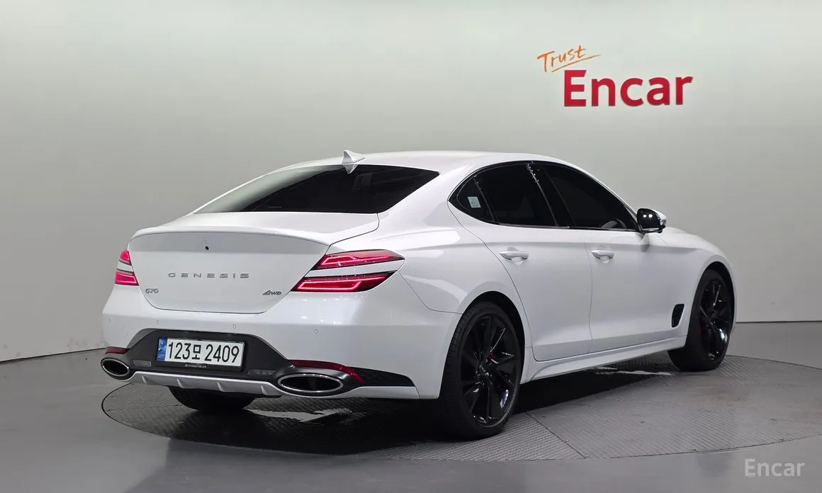 Photo 2 - Genesis G70