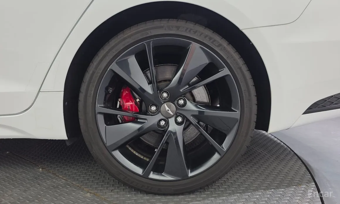Photo 21 - Genesis G70
