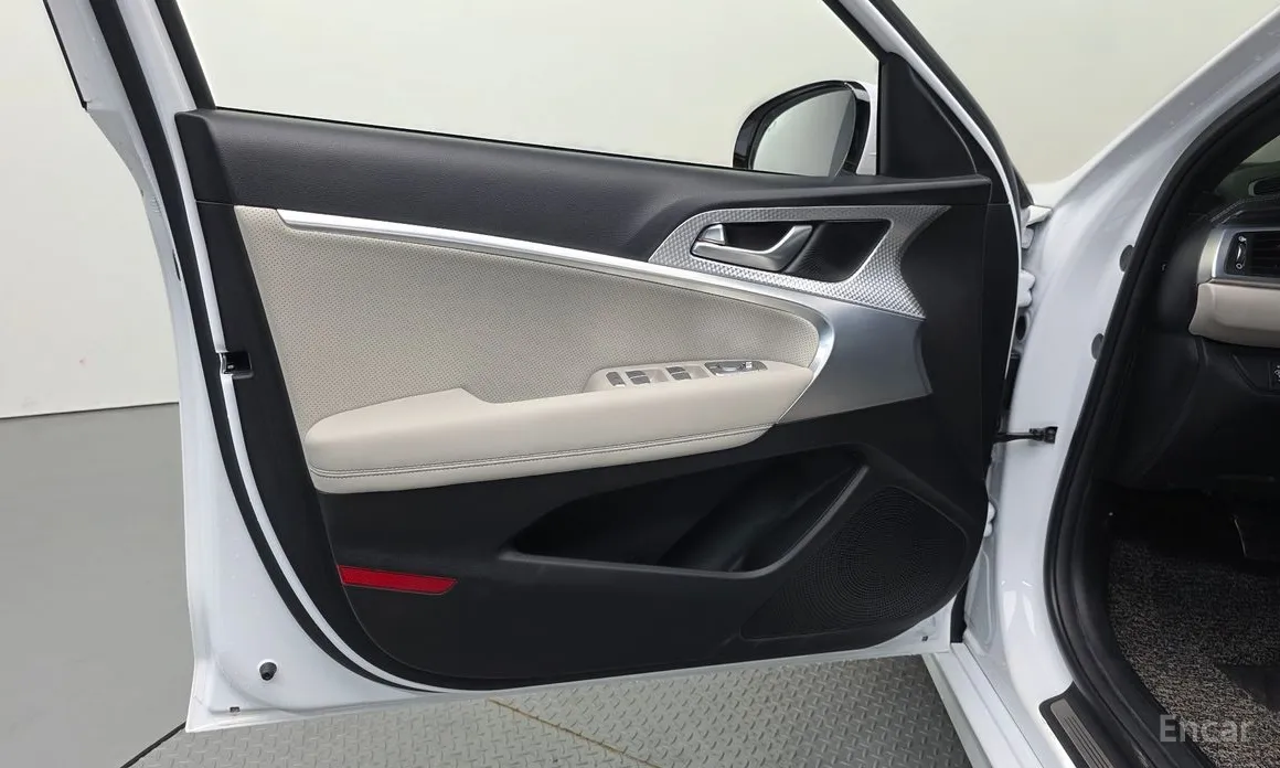 Photo 24 - Genesis G70