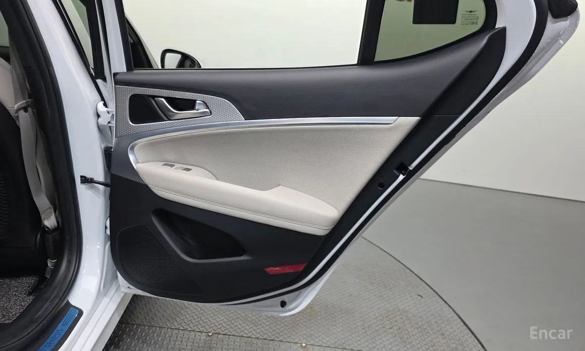 Photo 25 - Genesis G70
