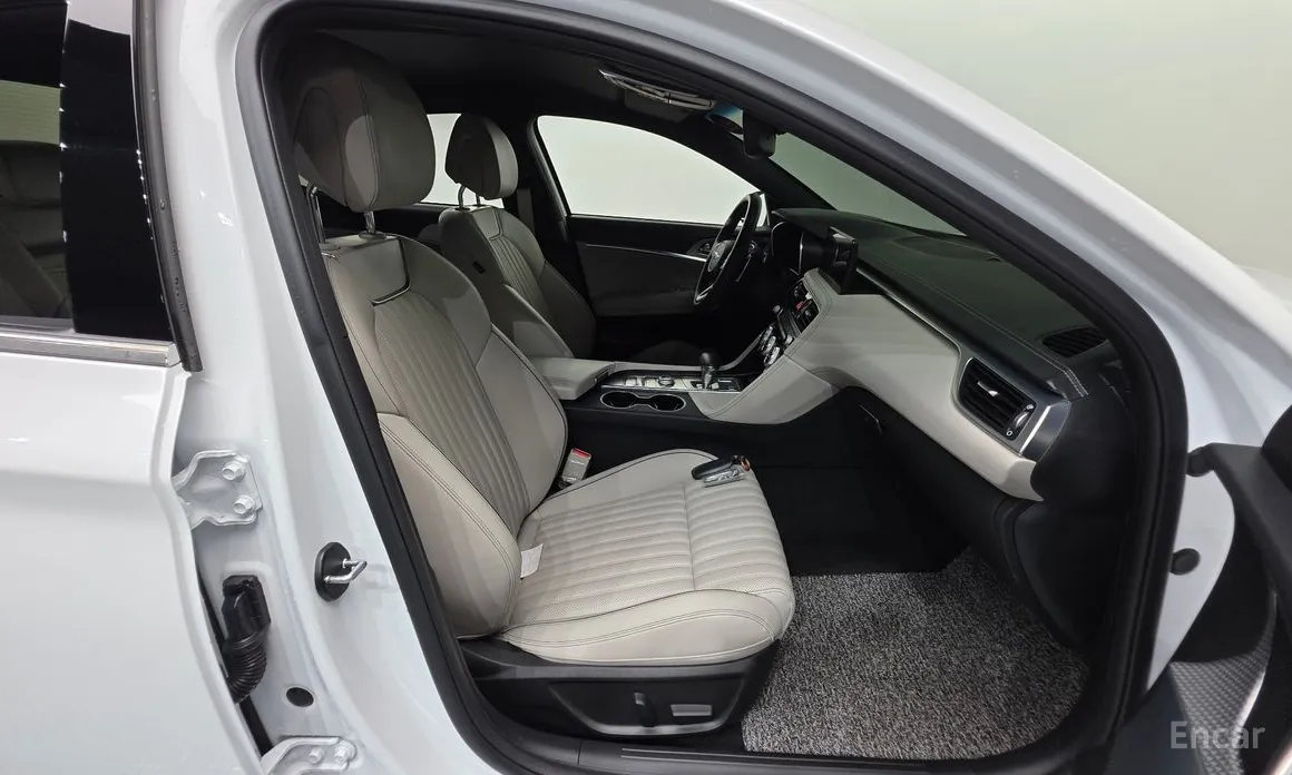 Photo 26 - Genesis G70
