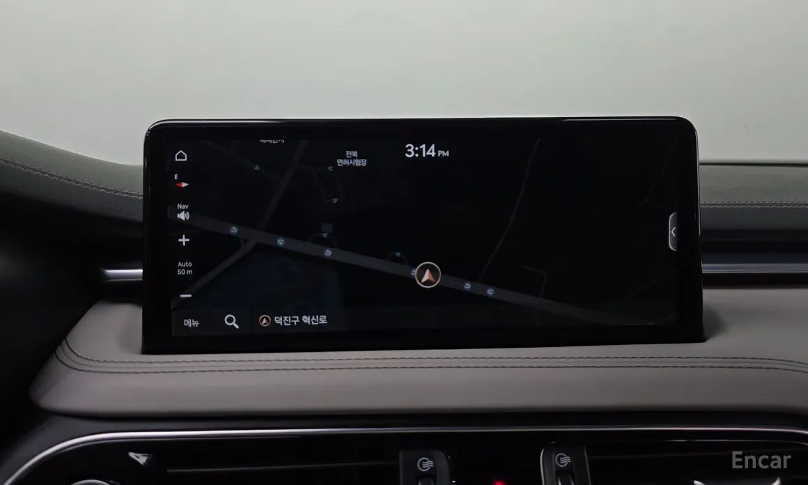 Photo 32 - Genesis G70
