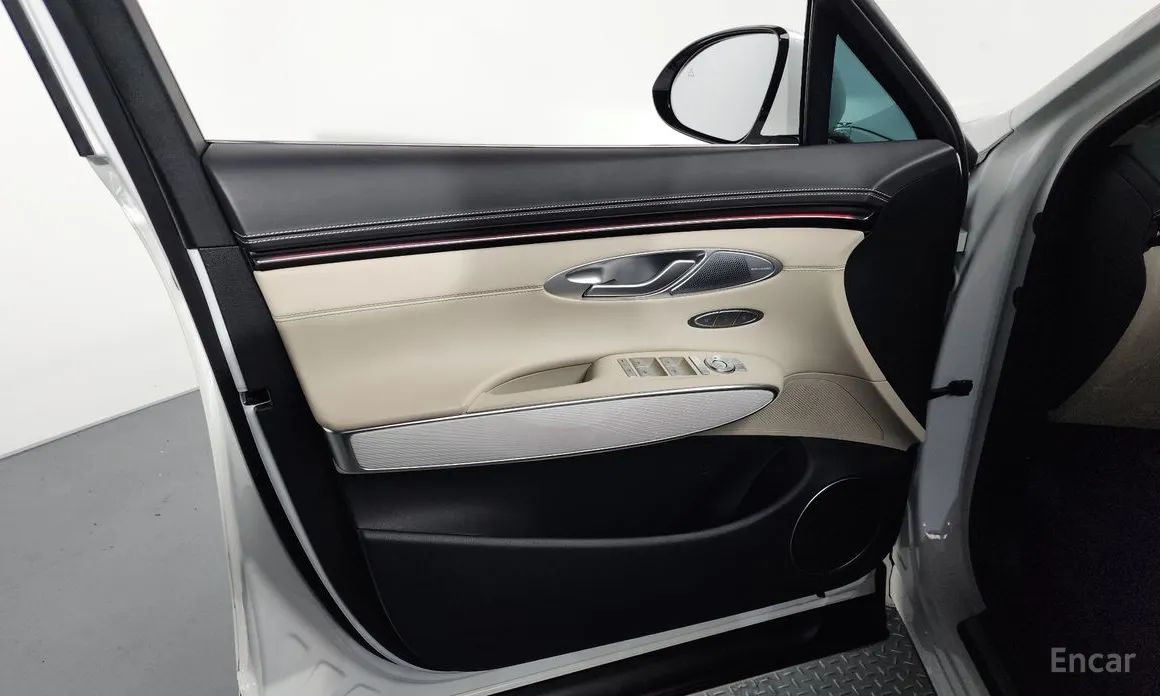 Фото 24 - Genesis GV70
