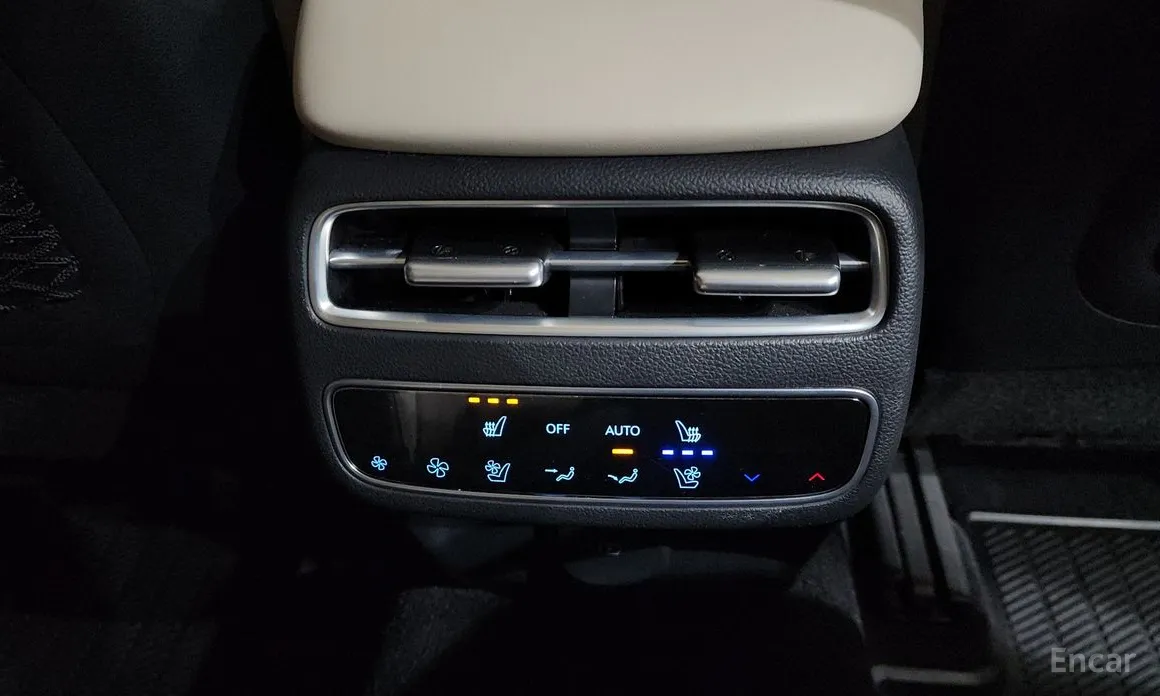 Фото 35 - Genesis GV70