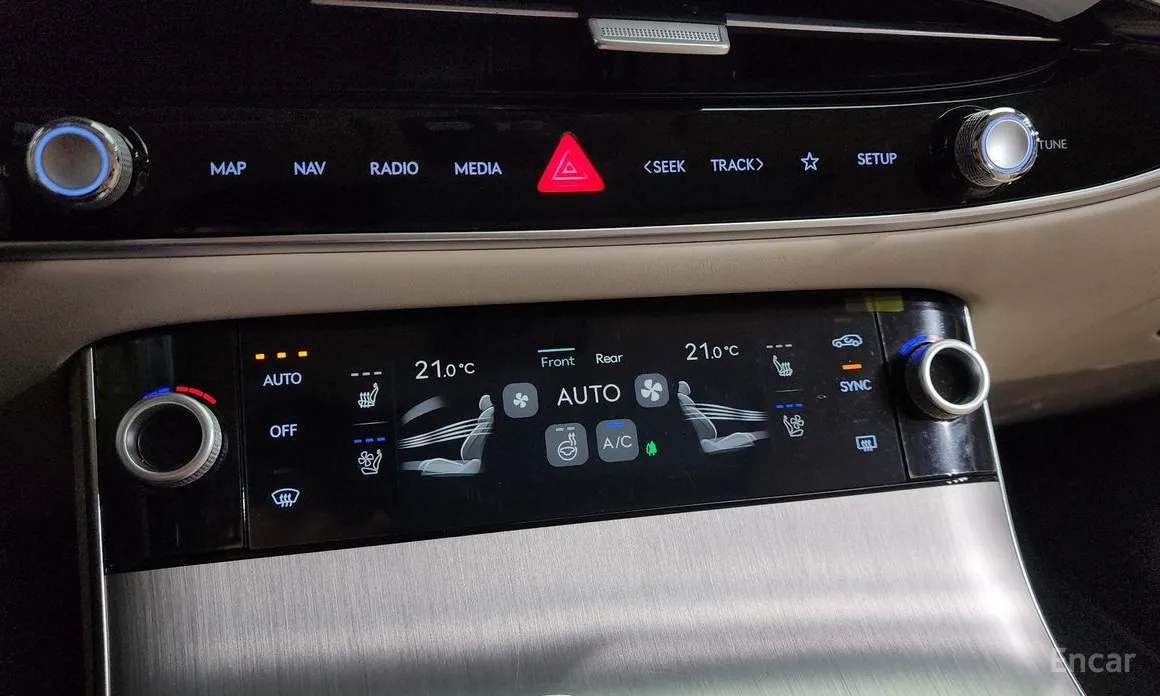 Фото 36 - Genesis GV70