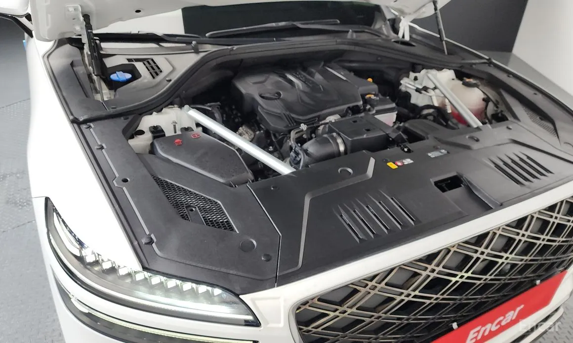 Фото 6 - Genesis GV70