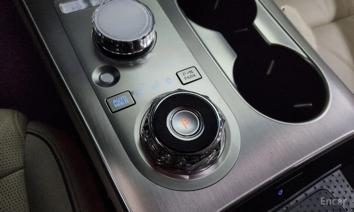 Фото 9 - Genesis GV70