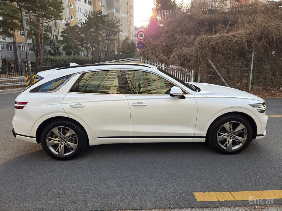 Фото 3 - Genesis GV70