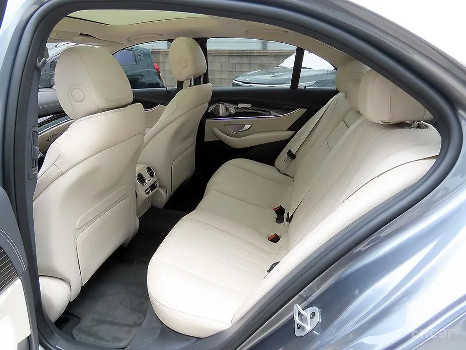 Фото 6 - Mercedes-Benz E-Class