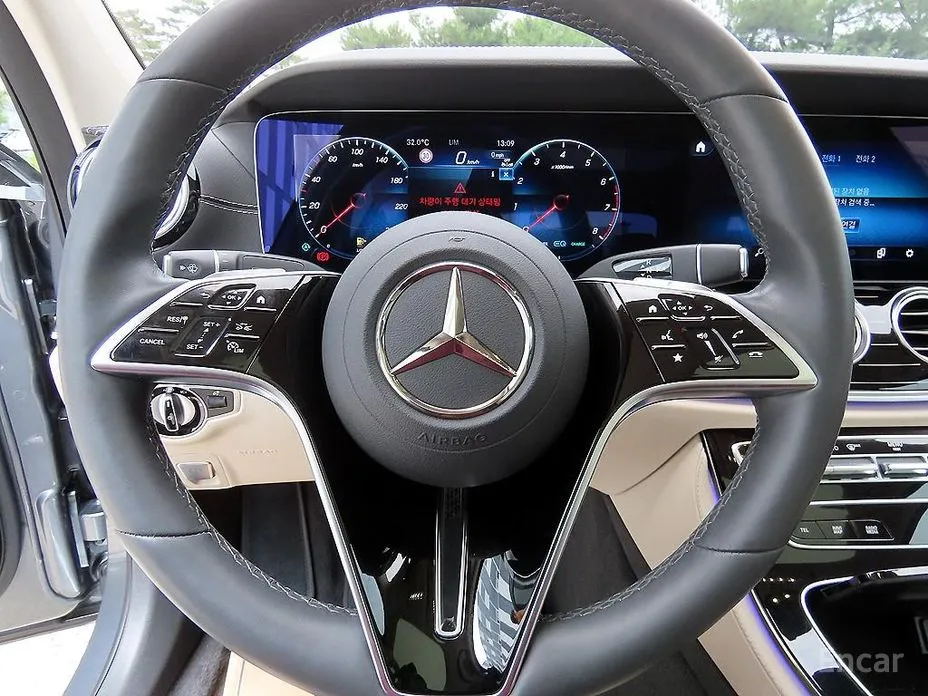 Фото 8 - Mercedes-Benz E-Class