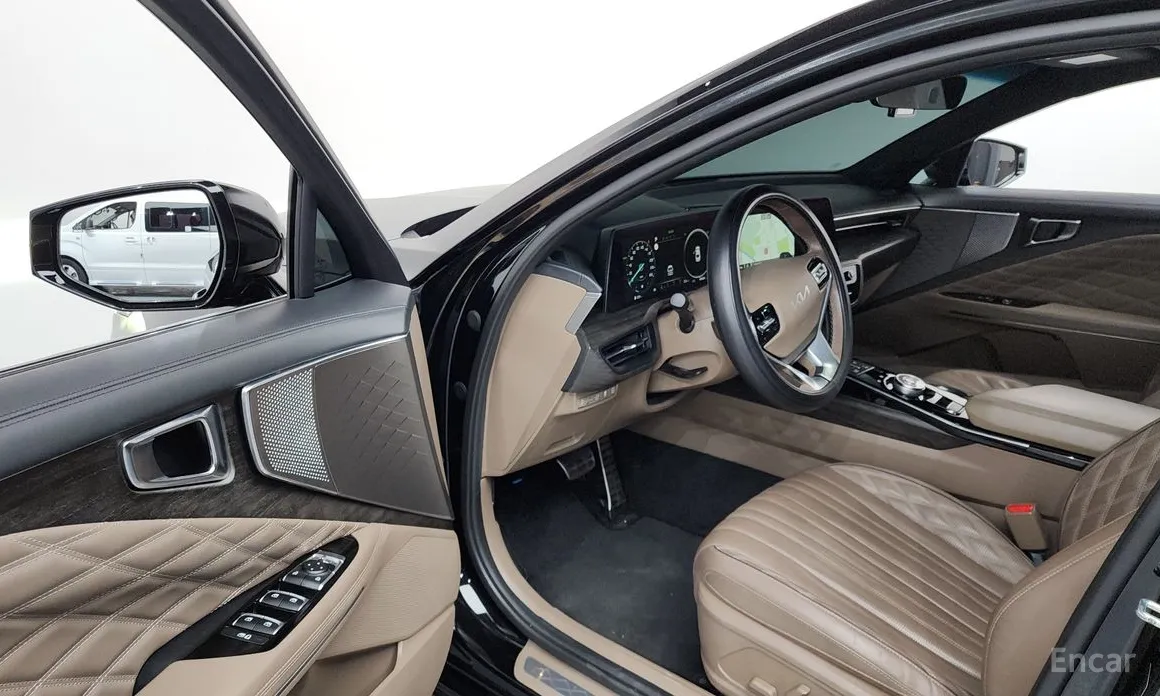 Photo 10 - Kia K8