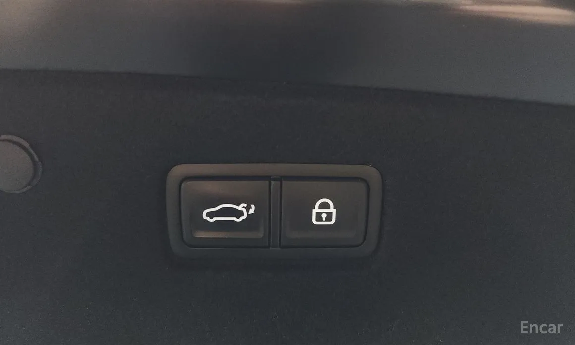 Photo 18 - Kia K8