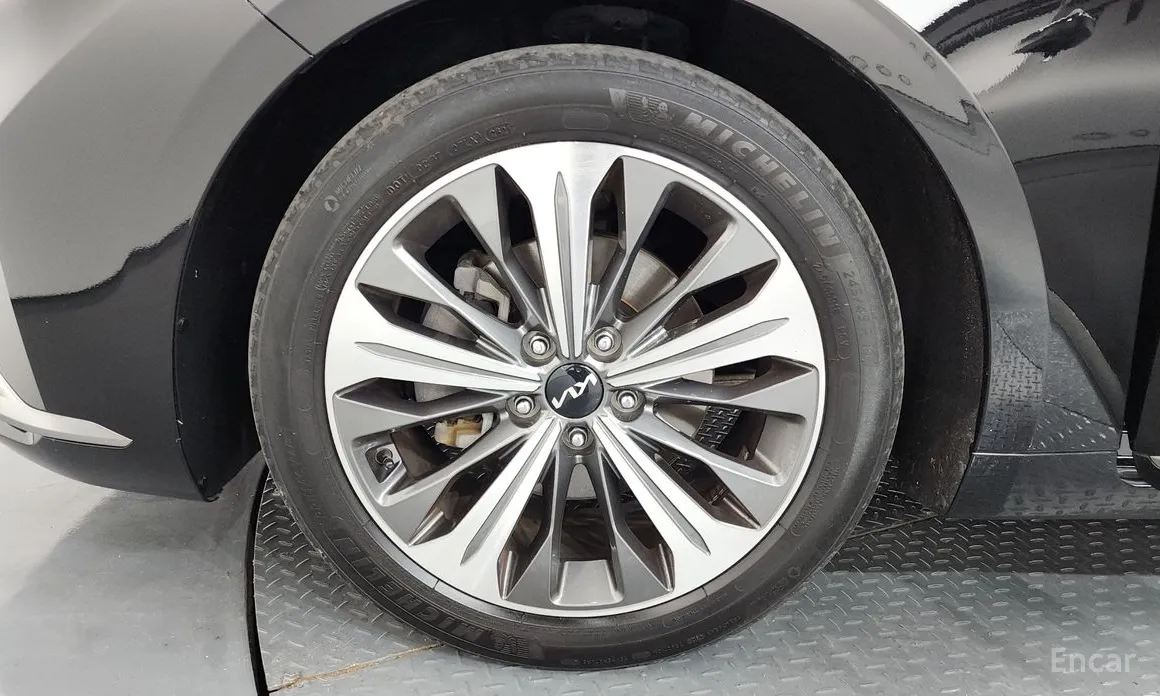 Photo 5 - Kia K8
