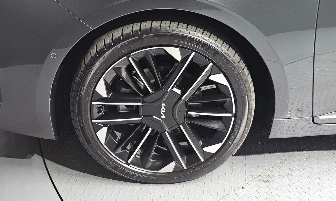 2024 Kia K8