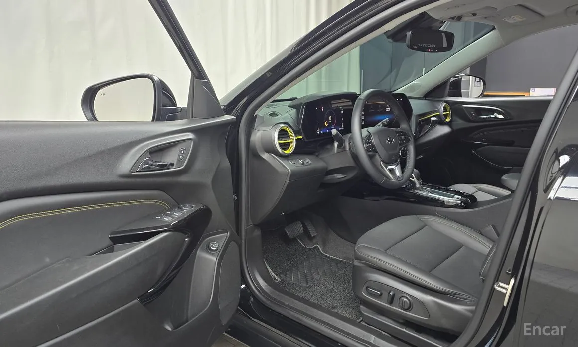 Photo 10 - Chevrolet Trax