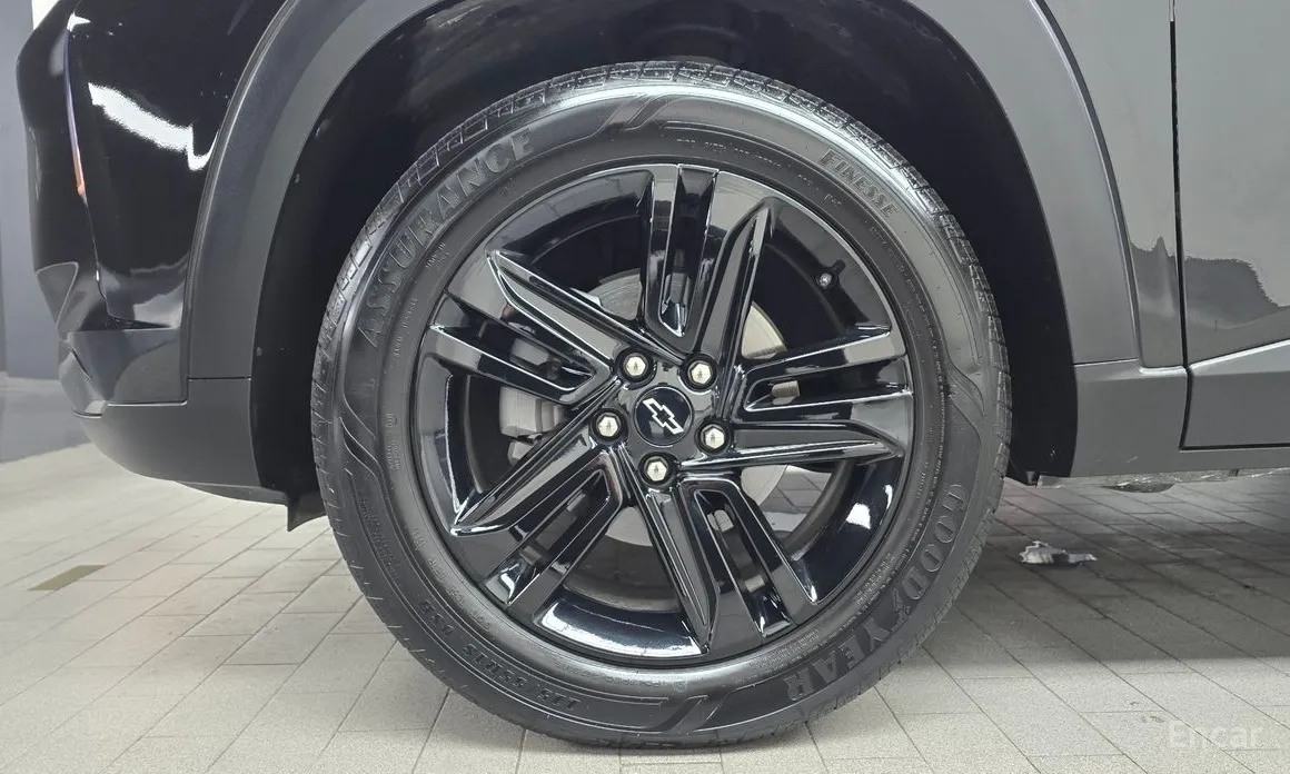 Photo 5 - Chevrolet Trax