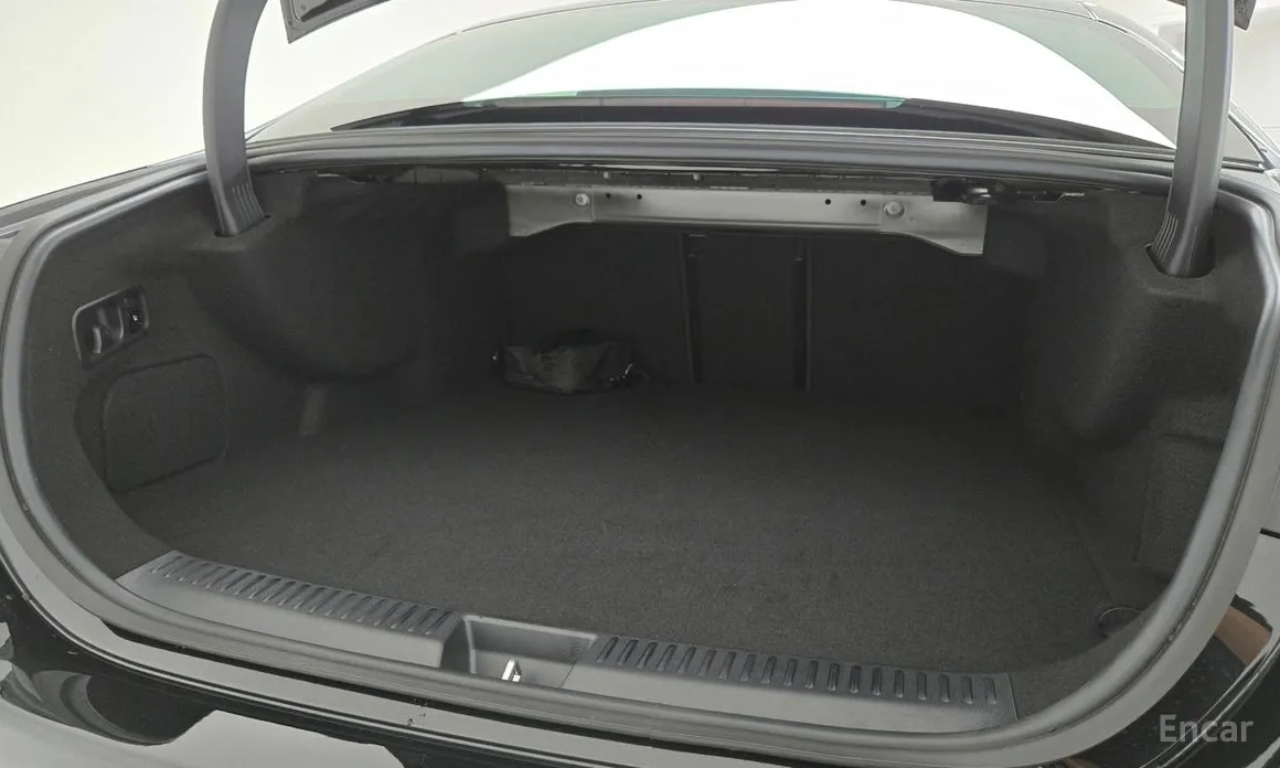 Photo 11 - Mercedes-Benz E-Class