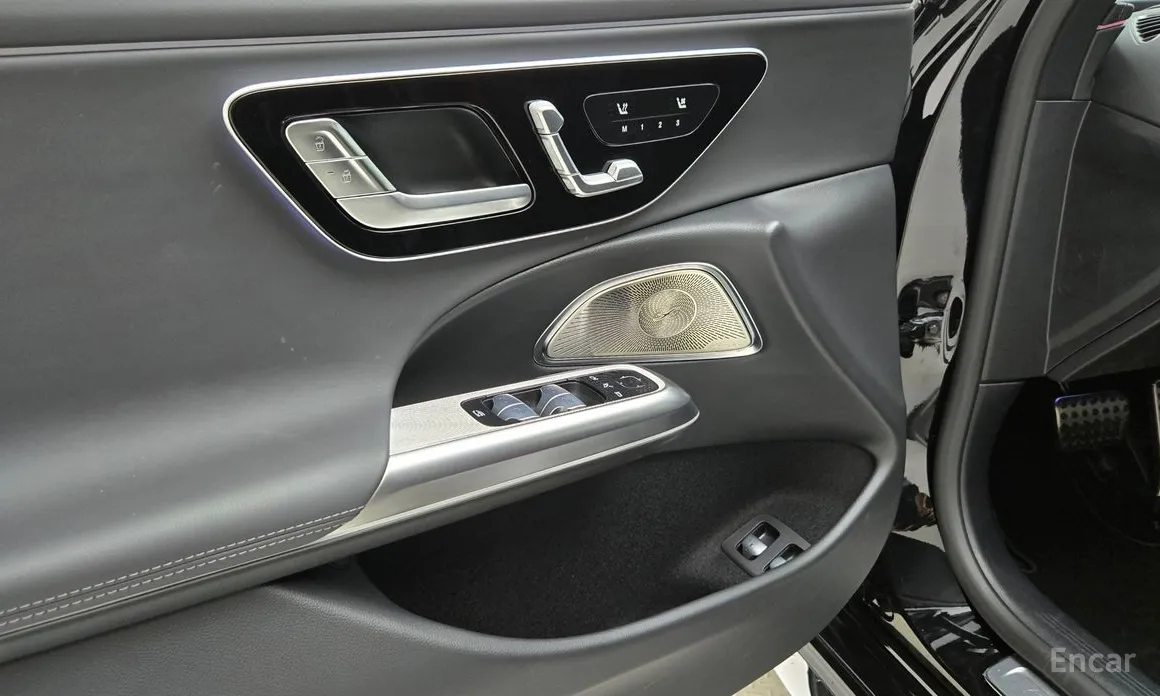 Photo 15 - Mercedes-Benz E-Class