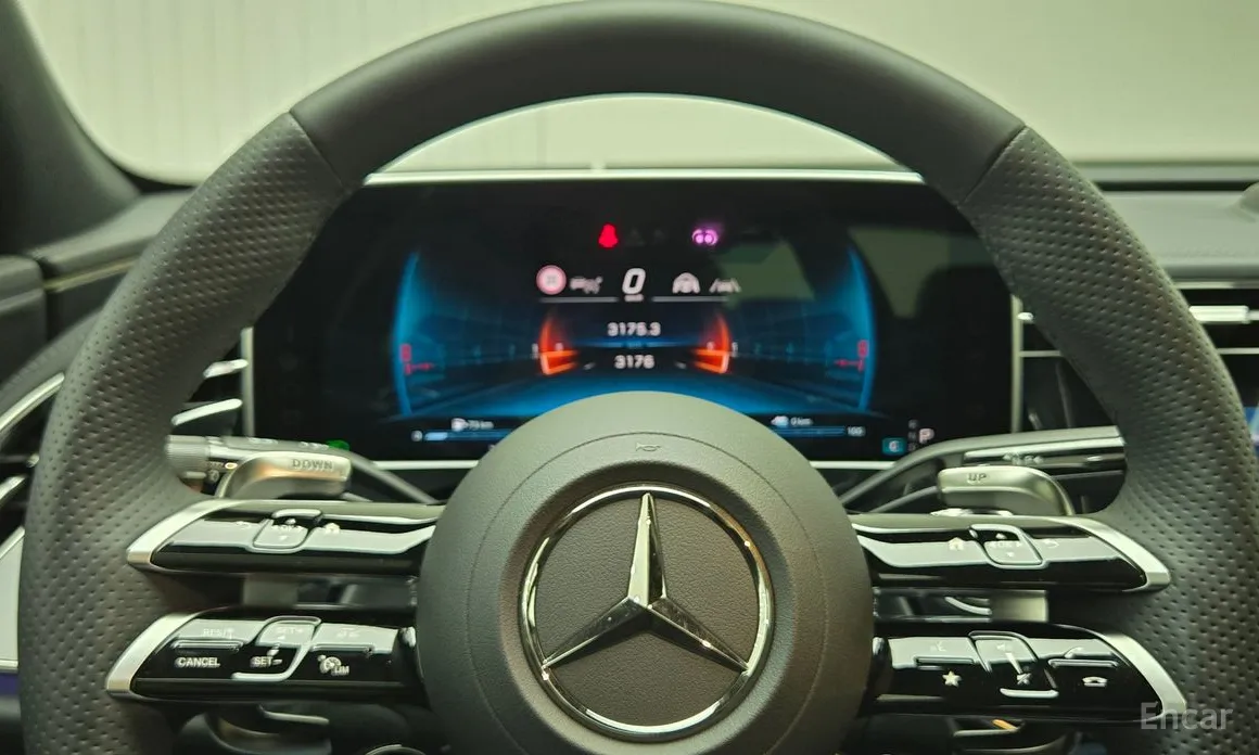 Photo 8 - Mercedes-Benz E-Class