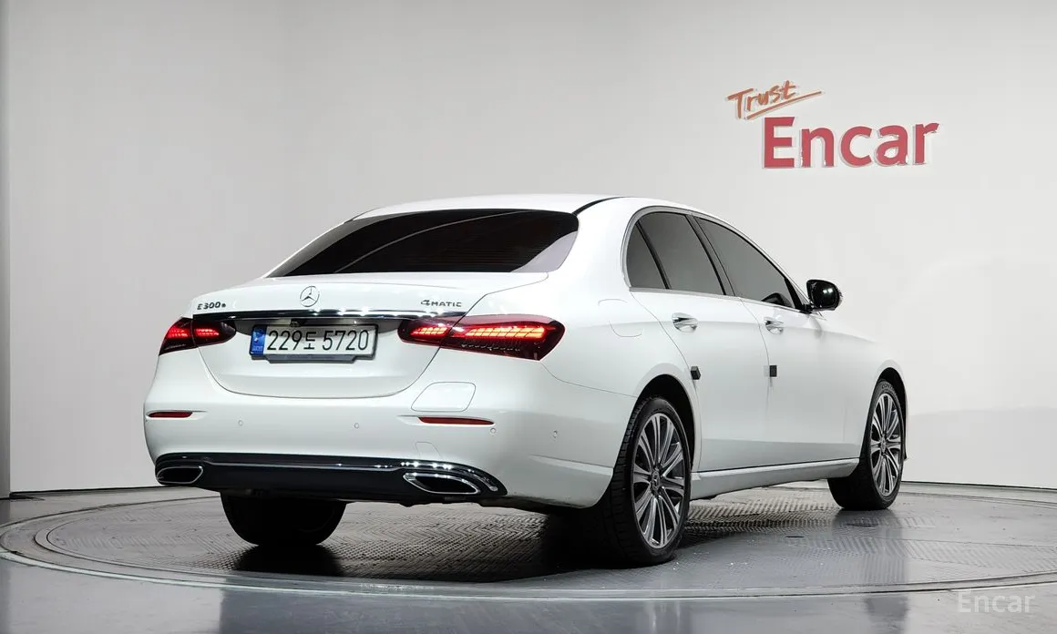 Mercedes-Benz E-Class 2016 E300e 4MATIC Exclusive