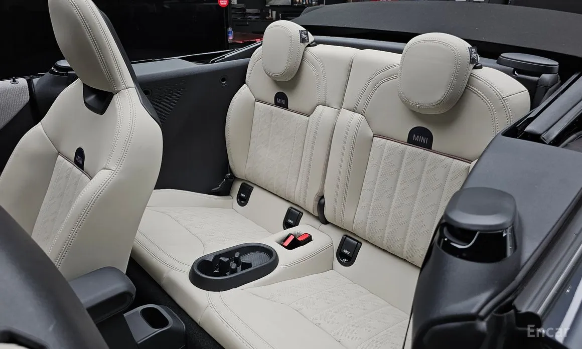 Mini Cooper Convertible 2025 Favoured