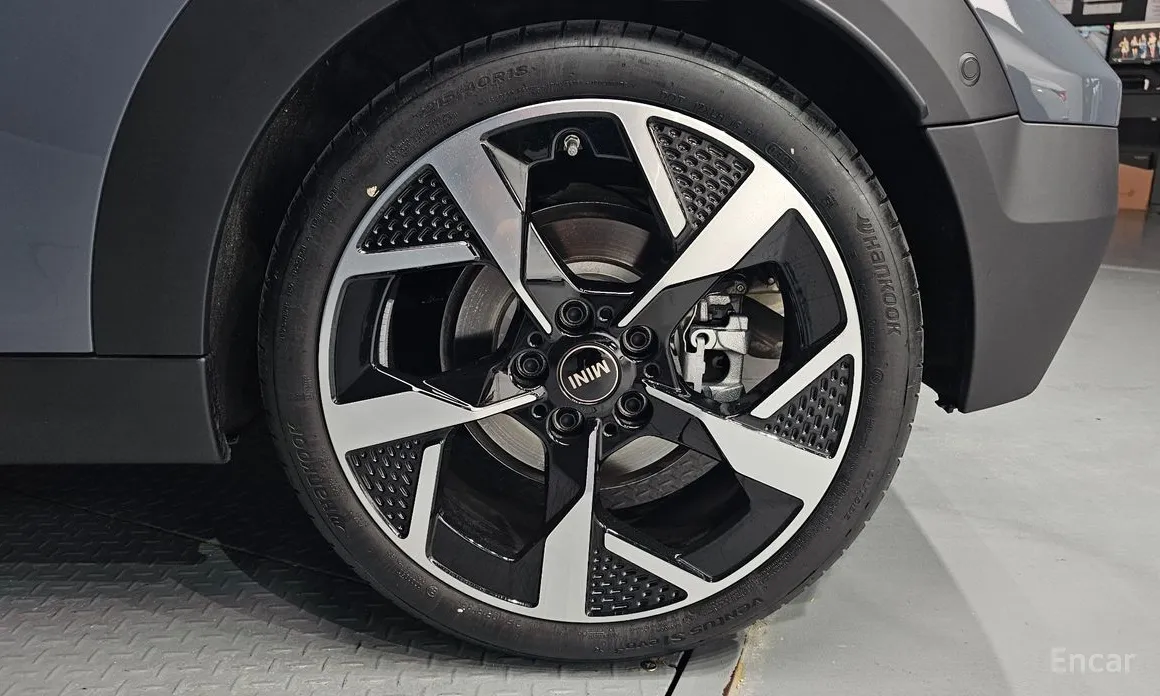 Mini Cooper Convertible 2025 Favoured