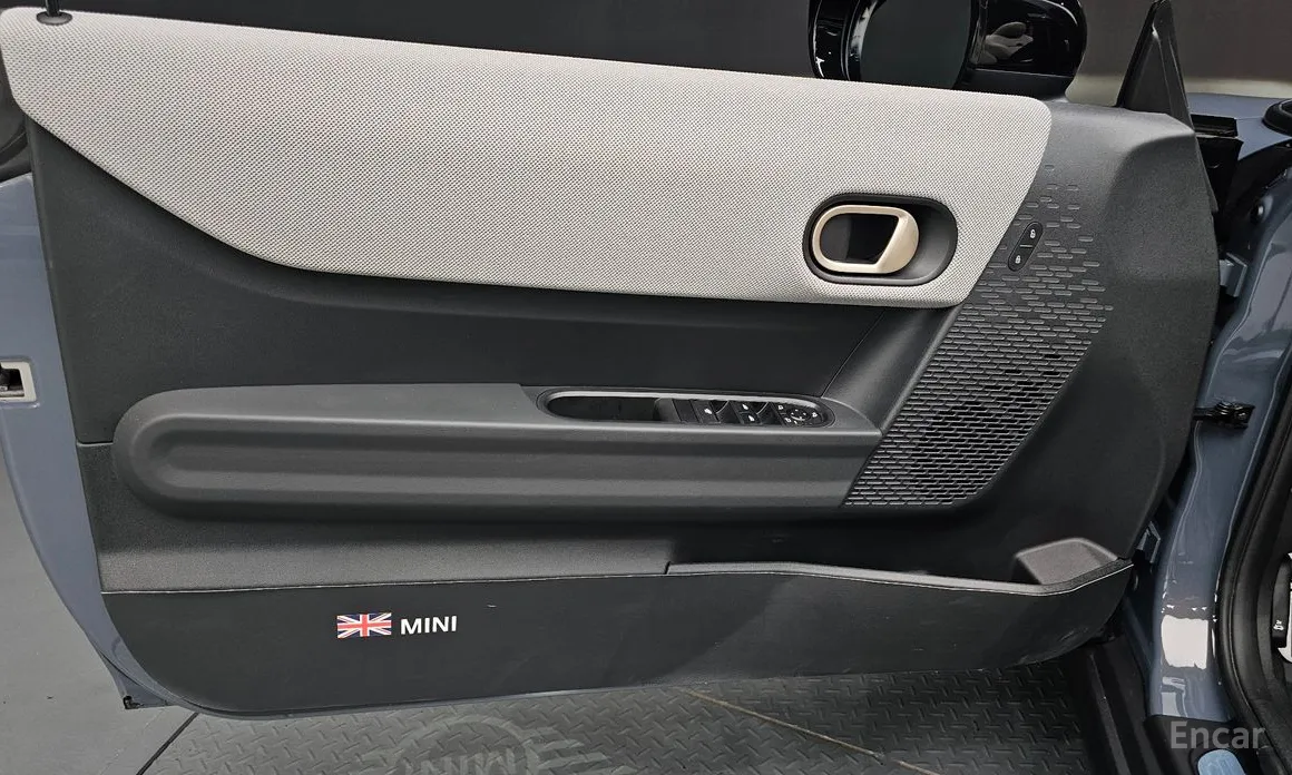 Mini Cooper Convertible 2025 Favoured