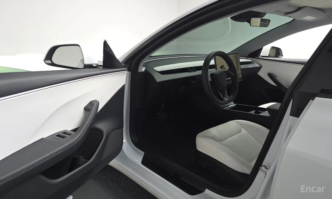 Photo 10 - Tesla Model 3