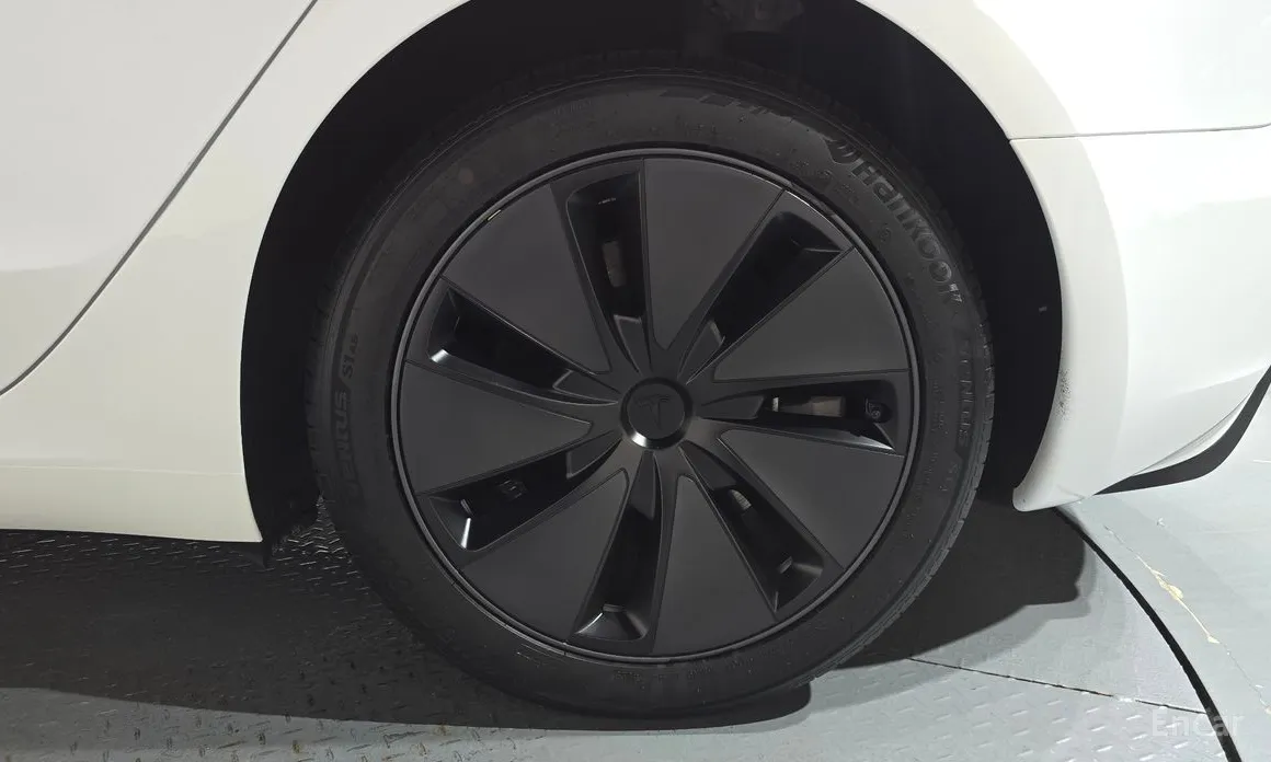 Photo 21 - Tesla Model 3