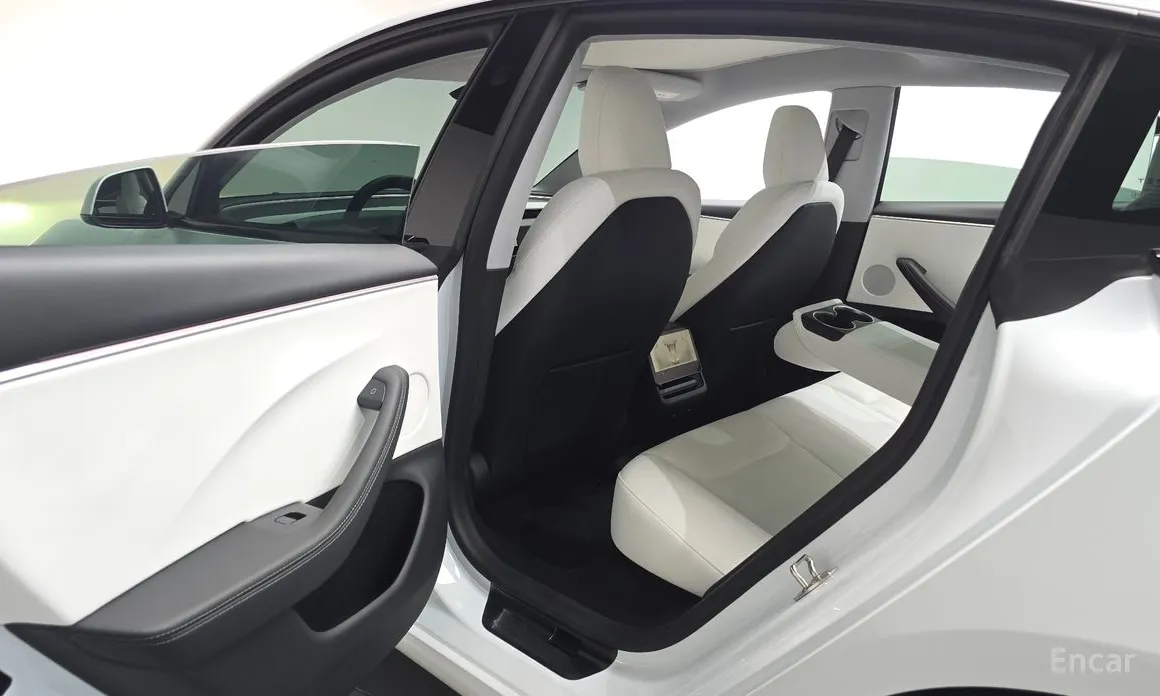 Photo 26 - Tesla Model 3