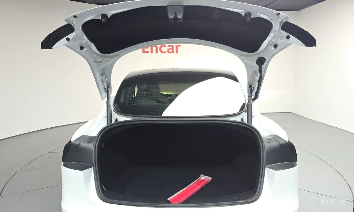 Photo 27 - Tesla Model 3