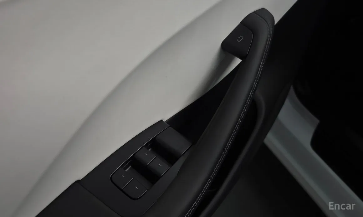 Photo 28 - Tesla Model 3