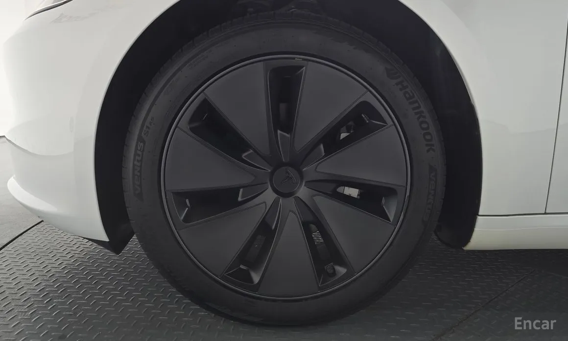 Photo 5 - Tesla Model 3