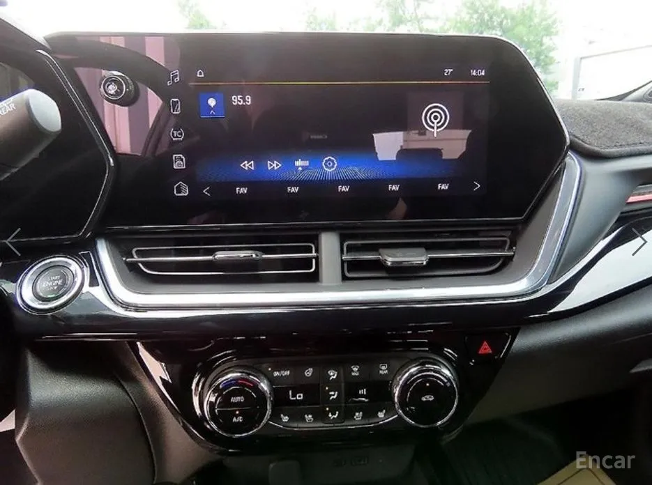 Photo 13 - Chevrolet Trax