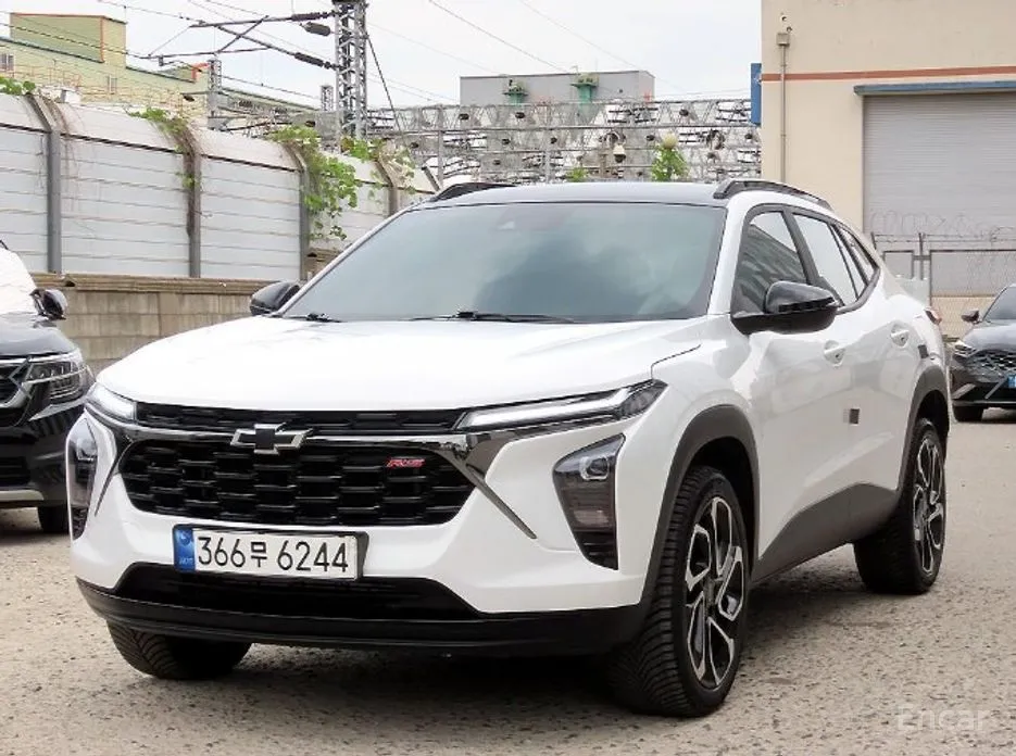 Photo 2 - Chevrolet Trax