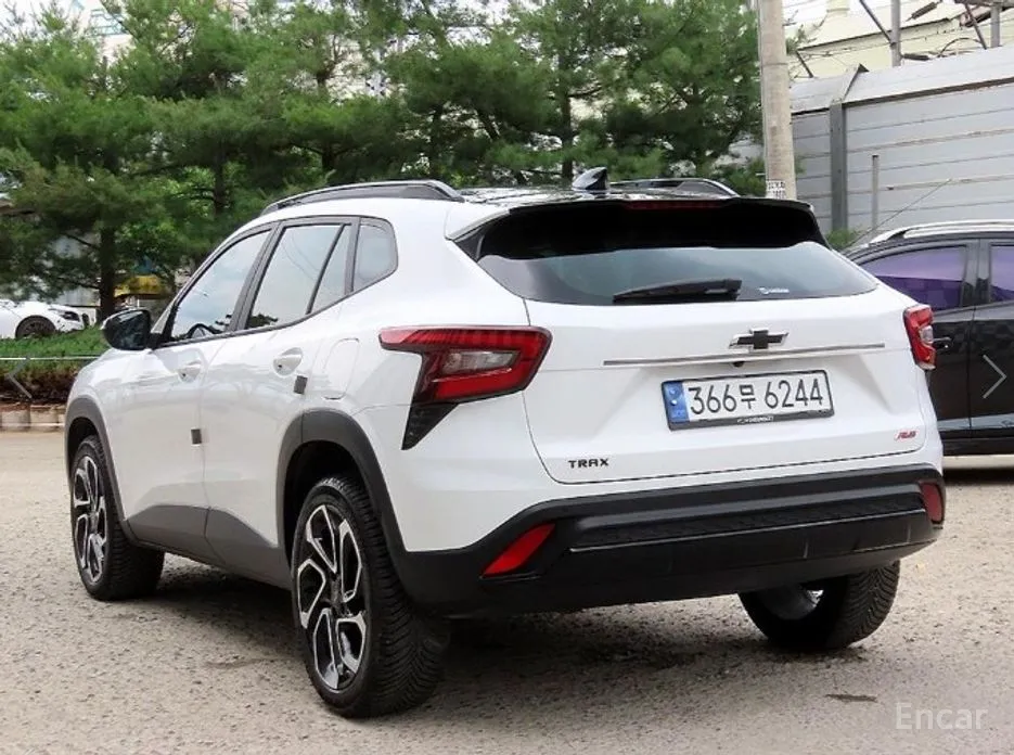 Photo 3 - Chevrolet Trax