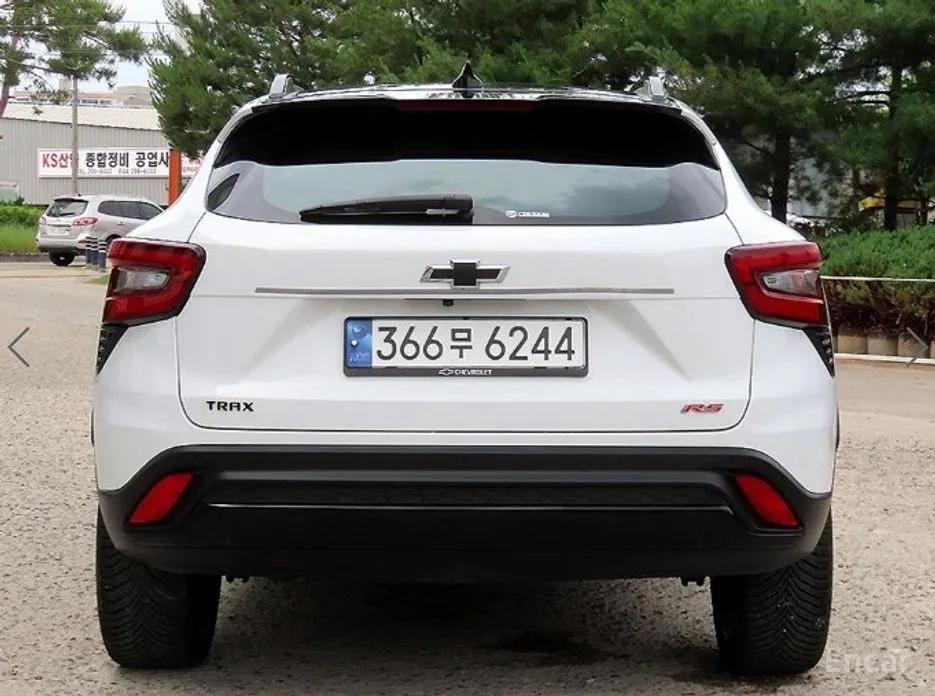 Photo 4 - Chevrolet Trax